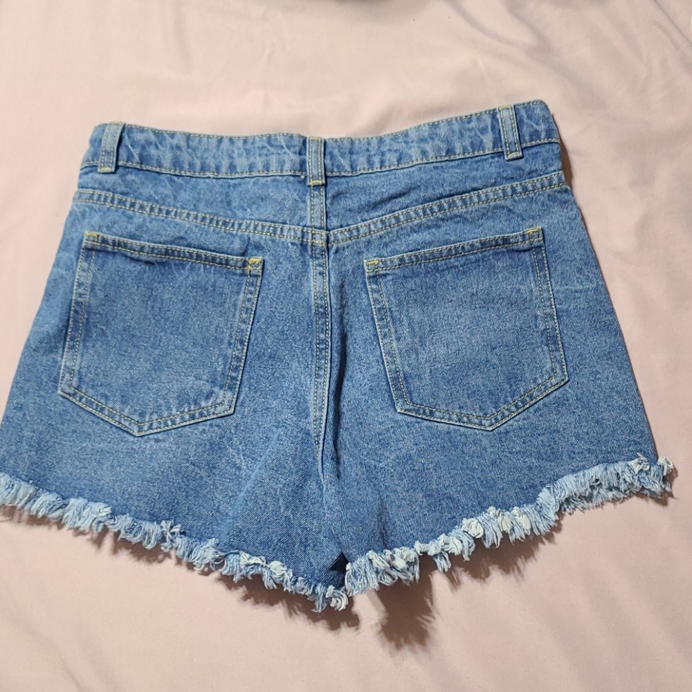 Shorts - Picture 2 of 3